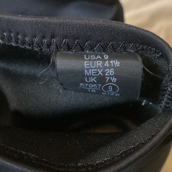 💛NWOT Predictions Black booties 9 - Picture 3 of 6